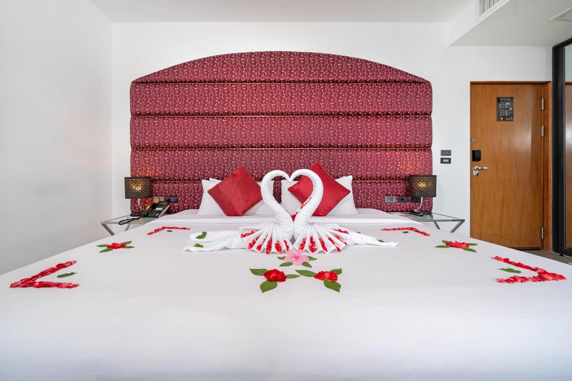 Indochine Resort And Villas - Sha Extra Plus Patong Exteriör bild Honeymoon Suite